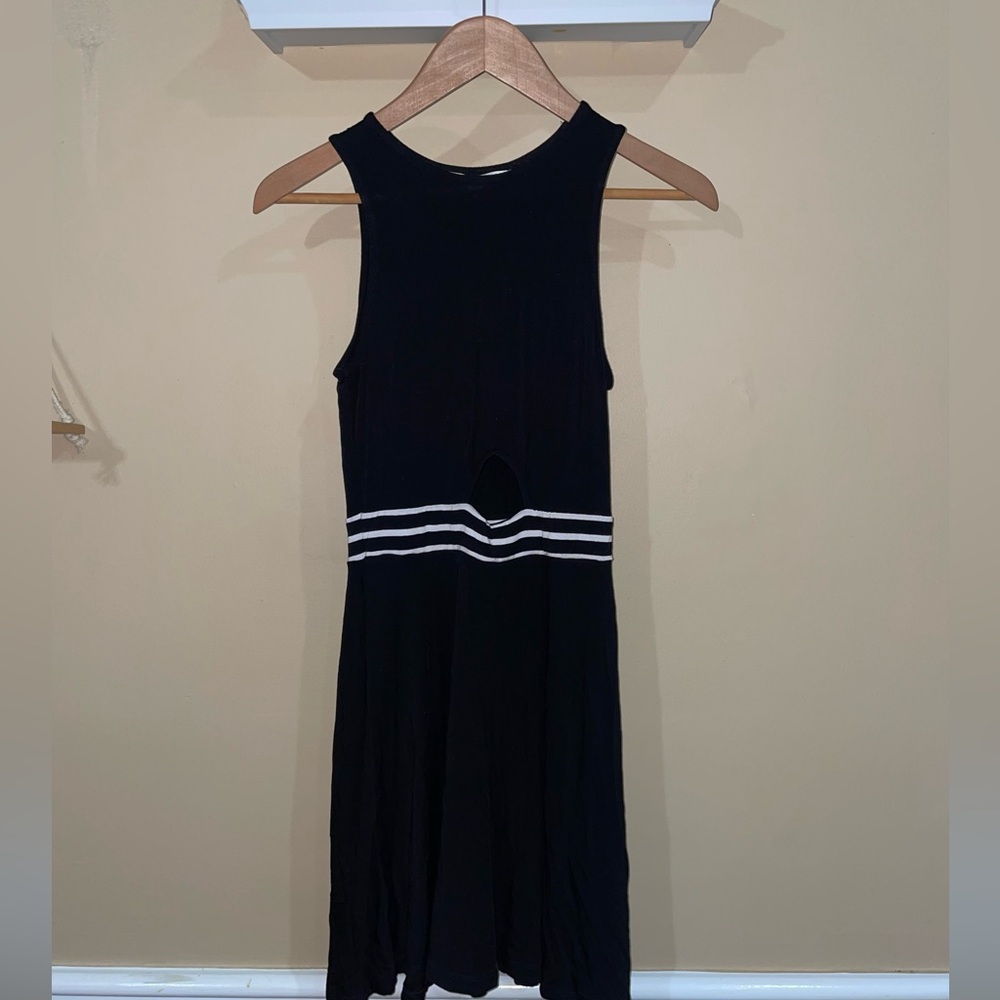 Black and White casual dress (with front keyhole detail)